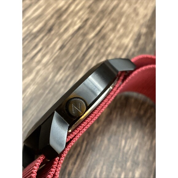 NEFF Tactical Mens Watch - RN 129493 Working New Battery Black And Maroon - Picture 3 of 6